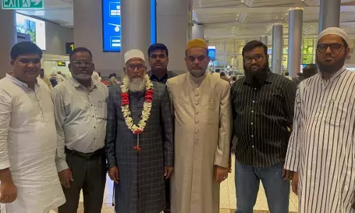 Telangana: हज यात्रियों ने घर लौटना शुरू किया Telangana: हज यात्रियों ने घर लौटना शुरू किया