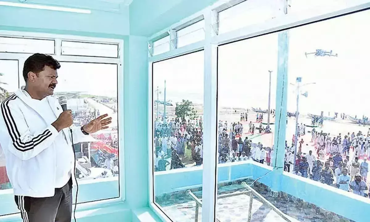 Andhra: बेवाच टॉवर पाकाला समुद्र तट पर पर्यटकों की सुरक्षा बढ़ाएगा