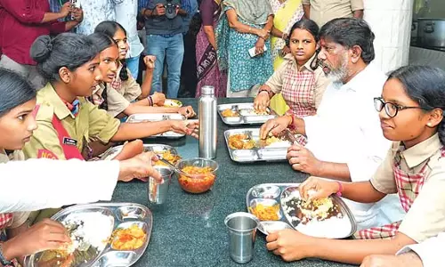 Telangana : भट्टी विक्रमार्क का जन्मदिन भव्य अंदाज में मनाया गया Telangana : भट्टी विक्रमार्क का जन्मदिन भव्य अंदाज में मनाया गया