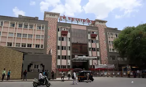 सड़कें साफ करने के लिए रखे गए, बंगलों में सेवा करने के लिए मजबूर: पुणे स्वीपर घोटाला, PMC पर संकट सड़कें साफ करने के लिए रखे गए, बंगलों में सेवा करने के लिए मजबूर: पुणे स्वीपर घोटाला, PMC पर संकट