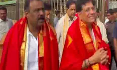 Union Minister पीयूष गोयल ने तिरुमाला मंदिर में पूजा-अर्चना की Union Minister पीयूष गोयल ने तिरुमाला मंदिर में पूजा-अर्चना की