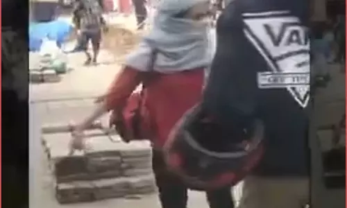 रैपिडो ड्राइवर ने महिला को सड़क पर जड़ा थप्पड़, लेकिन...ये है पूरा मामला रैपिडो ड्राइवर ने महिला को सड़क पर जड़ा थप्पड़, लेकिन...ये है पूरा मामला