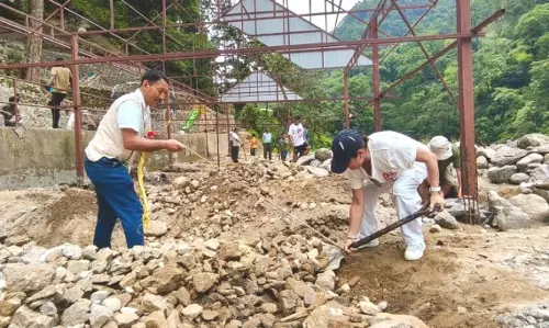 Sikkim : सामूहिक श्रमदान के माध्यम से रिम्बी में बच्चों का पार्क लगभग पूरा होने को है Sikkim : सामूहिक श्रमदान के माध्यम से रिम्बी में बच्चों का पार्क लगभग पूरा होने को है