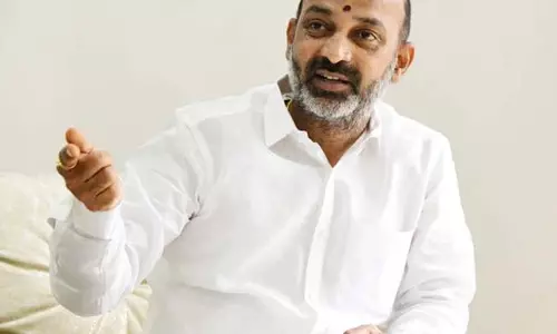 Telangana : केंद्रीय मंत्री बंदी संजय को हाईकोर्ट से राहत Telangana : केंद्रीय मंत्री बंदी संजय को हाईकोर्ट से राहत