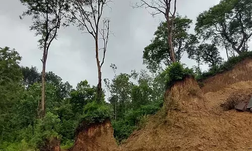 Karnataka: अवैध खनन से हरांगी जलाशय की सुरक्षा को खतरा Karnataka: अवैध खनन से हरांगी जलाशय की सुरक्षा को खतरा