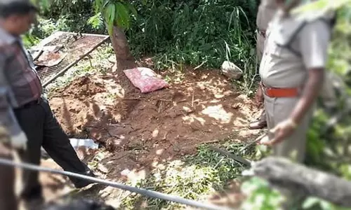 Karnataka : युवक को अपनी प्रेमिका की हत्या कर दफनाने के आरोप में गिरफ्तार किया Karnataka : युवक को अपनी प्रेमिका की हत्या कर दफनाने के आरोप में गिरफ्तार किया
