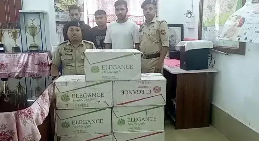 Tripura पुलिस ने 70,000 बर्मी सिगरेट जब्त की, तीन गिरफ्तार Tripura पुलिस ने 70,000 बर्मी सिगरेट जब्त की, तीन गिरफ्तार