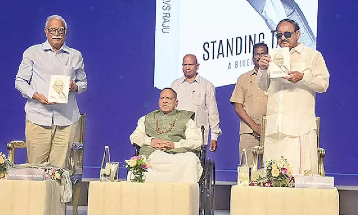 Telangana: वेंकैया नायडू ने डॉ. एवीएस राजू की जीवनी का विमोचन किया