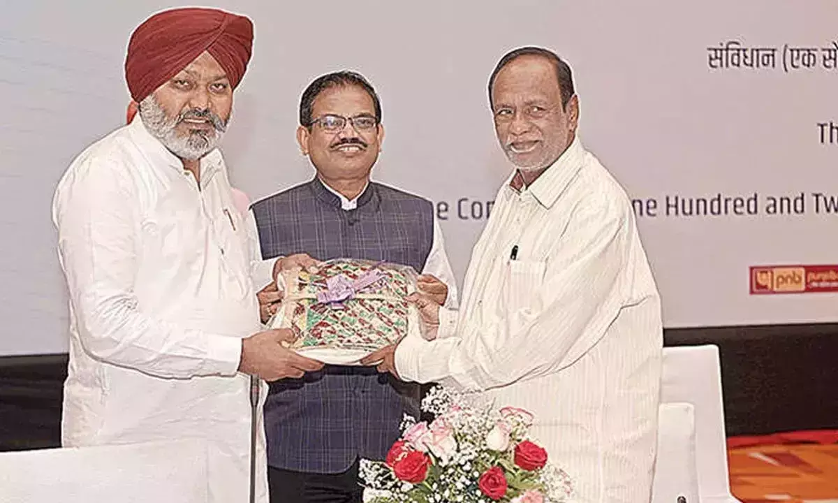 Telangana: लक्ष्मण ने ओएनओई जेपीसी के अध्ययन दौरे में भाग लिया