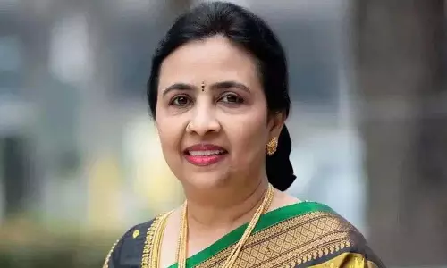 कांग्रेस नेता झांसी रेड्डी ने पत्रकारों को गिरफ़्तारी की धमकी दी
