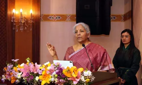 सीतारमण ने LG, वरिष्ठ अधिकारियों से मुलाकात की, वित्तीय स्थिति, विकास परिदृश्य पर चर्चा की सीतारमण ने LG, वरिष्ठ अधिकारियों से मुलाकात की, वित्तीय स्थिति, विकास परिदृश्य पर चर्चा की