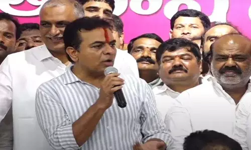 KTR ने कहा कि कांग्रेस को स्थानीय निकाय चुनावों में फुटबॉल खेलना चाहिए
