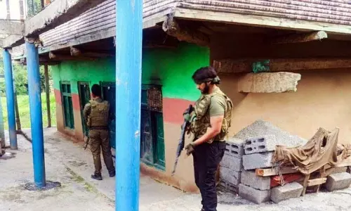 पुंछ में पुलिस ने पाक/PoJK से सक्रिय आतंकवादियों से जुड़े 8 स्थानों पर छापे मारे