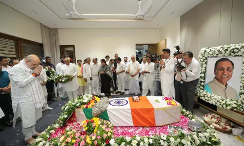 केंद्रीय गृहमंत्री अमित शाह ने दी विजय रुपानी को विनम्र श्रद्धांजलि केंद्रीय गृहमंत्री अमित शाह ने दी विजय रुपानी को विनम्र श्रद्धांजलि