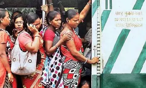 हक की बात करते-करते लालियों के आंसू नमकीन रह जाते हक की बात करते-करते लालियों के आंसू नमकीन रह जाते