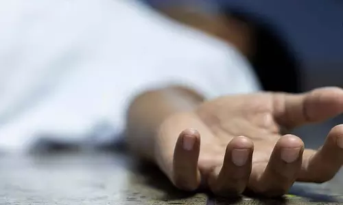 मानसिक तनाव के चलते सिलीगुड़ी के एक व्यक्ति ने आत्महत्या कर ली मानसिक तनाव के चलते सिलीगुड़ी के एक व्यक्ति ने आत्महत्या कर ली