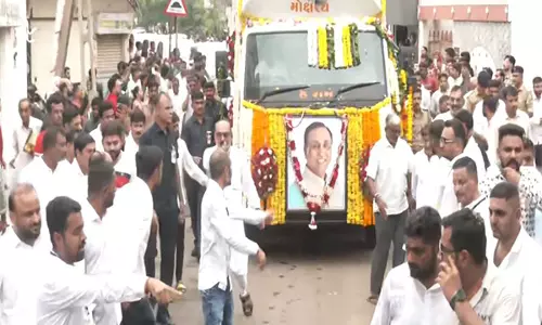 गुजरात के पूर्व CM विजय रूपाणी को गार्ड ऑफ ऑनर दिया गया गुजरात के पूर्व CM विजय रूपाणी को गार्ड ऑफ ऑनर दिया गया
