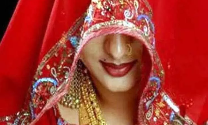 मई में दुल्हन बनकर आई थी जून में भाग गई, पति बोला - भगवान ने बचा लिया मई में दुल्हन बनकर आई थी जून में भाग गई, पति बोला - भगवान ने बचा लिया