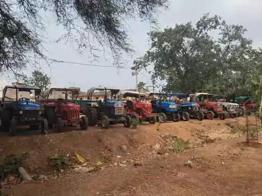 अफसरों की 70 टीम ने रेत माफियाओं पर कसा शिकंजा, 52 गाड़ियां जब्त अफसरों की 70 टीम ने रेत माफियाओं पर कसा शिकंजा, 52 गाड़ियां जब्त