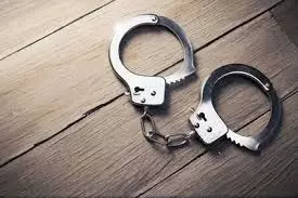 Jammu Kashmir: बाजार में लोगों में मची अफरा-तफरी, मौके पर पहुंची पुलिस Jammu Kashmir: बाजार में लोगों में मची अफरा-तफरी, मौके पर पहुंची पुलिस