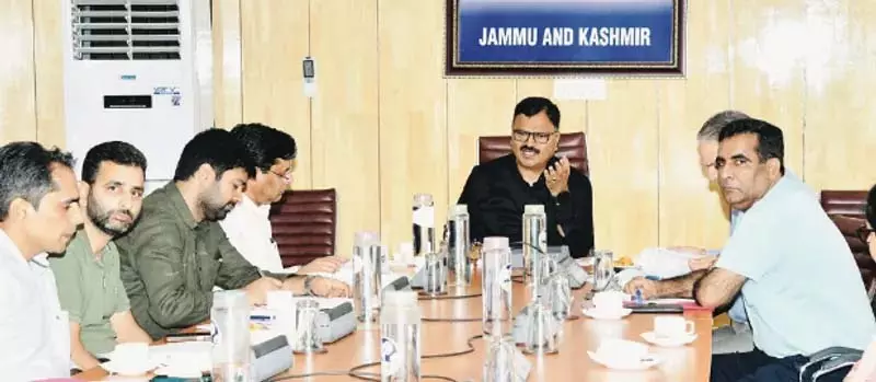 जनजातीय कार्य मंत्री ने टीआरआई को मजबूत करने की समीक्षा की जनजातीय कार्य मंत्री ने टीआरआई को मजबूत करने की समीक्षा की