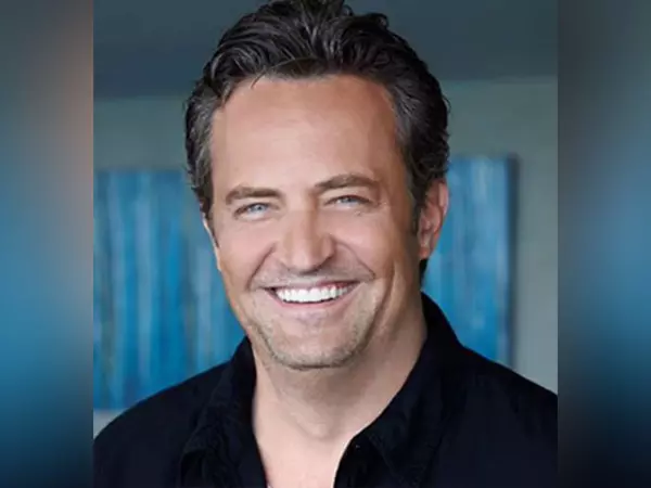 Matthew Perry के डॉक्टर को ओवरडोज से हुई मौत में भूमिका के लिए जेल जाना पड़ सकता है Matthew Perry के डॉक्टर को ओवरडोज से हुई मौत में भूमिका के लिए जेल जाना पड़ सकता है