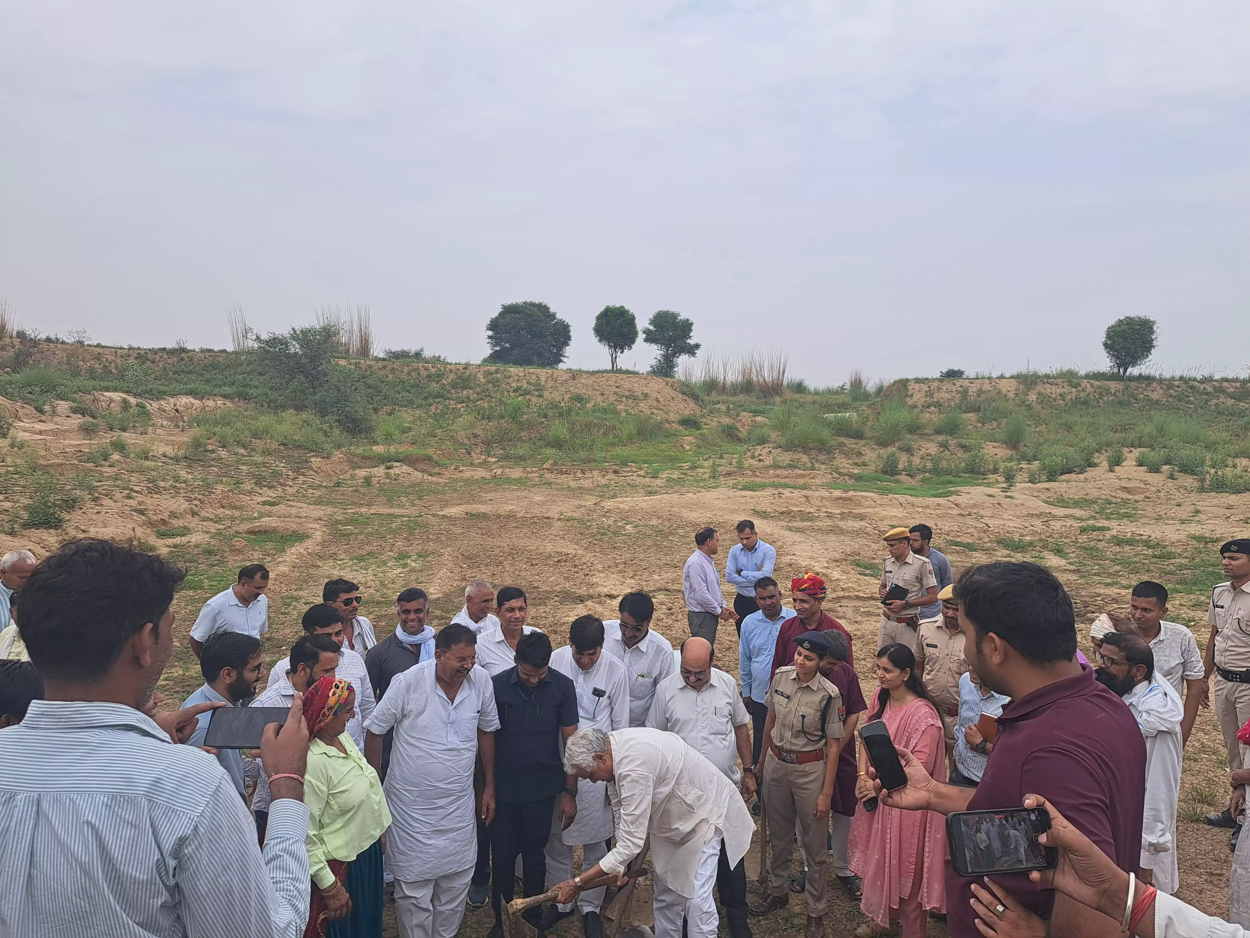 Hariyalo Rajasthan के तहत दुर्लभ नाथ मंदिर में जिला प्रभारी मंत्री ने किया पौधारोपण Hariyalo Rajasthan के तहत दुर्लभ नाथ मंदिर में जिला प्रभारी मंत्री ने किया पौधारोपण