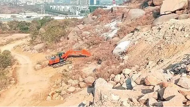 खाजागुडा मामला: तेलंगाना HC ने याचिकाकर्ताओं को हड़पी गई जमीन की पहचान करने का निर्देश दिया खाजागुडा मामला: तेलंगाना HC ने याचिकाकर्ताओं को हड़पी गई जमीन की पहचान करने का निर्देश दिया