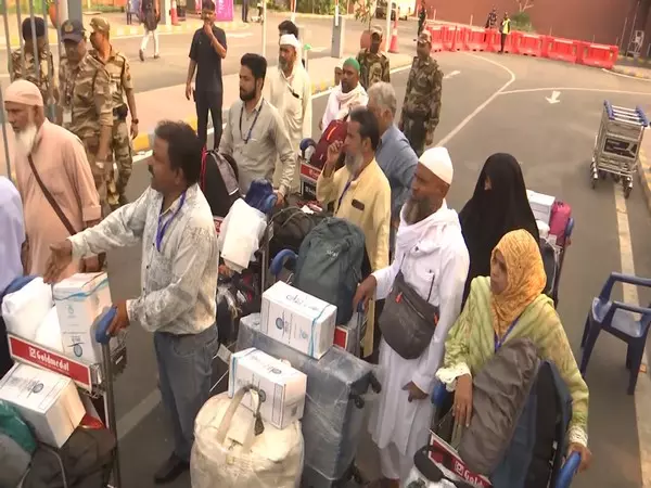 Rajasthan: सऊदी अरब से 164 हज यात्रियों का पहला जत्था लौटा Rajasthan: सऊदी अरब से 164 हज यात्रियों का पहला जत्था लौटा