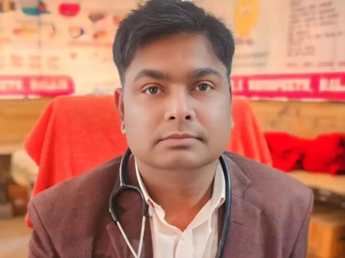 Ballia: जेल में हुई डॉ. वेंकटेश मौआर की मौत Ballia: जेल में हुई डॉ. वेंकटेश मौआर की मौत