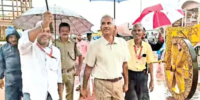 मुख्य सचिव ने पुरी में तीन मूर्ति रथों के निर्माण कार्य का निरीक्षण किया मुख्य सचिव ने पुरी में तीन मूर्ति रथों के निर्माण कार्य का निरीक्षण किया