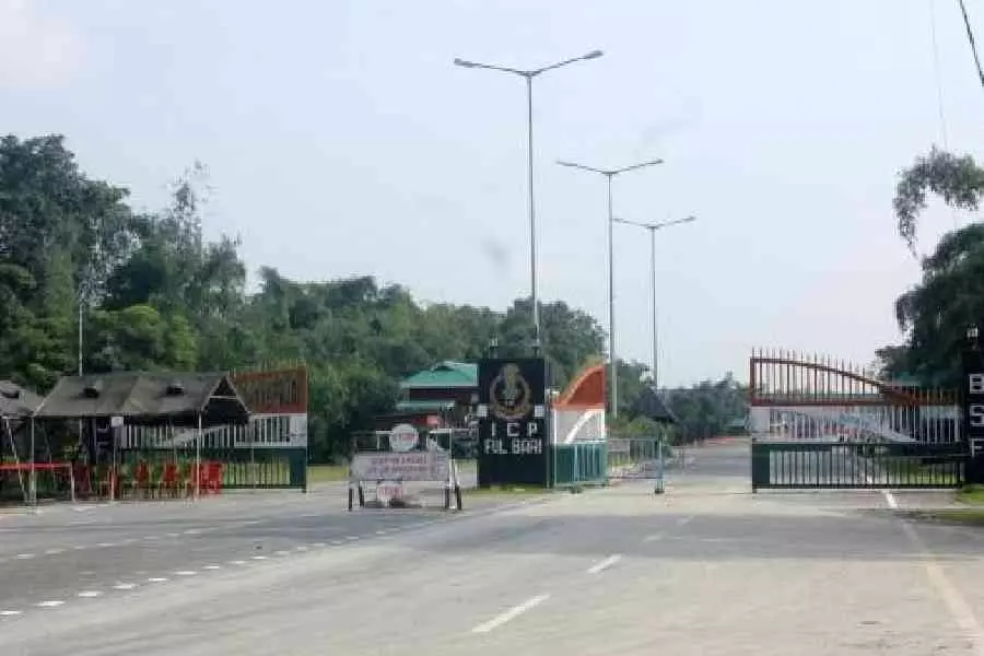 Fulbari में भारतीय ट्रांसपोर्टरों ने भूटान से बांग्लादेश के लिए पत्थरों के आयात को रोका Fulbari में भारतीय ट्रांसपोर्टरों ने भूटान से बांग्लादेश के लिए पत्थरों के आयात को रोका