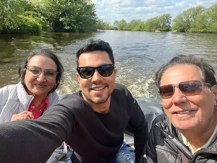 रणदीप हुड्डा ने माता-पिता को खास अंदाज में शादी की 54वीं सालगिरह की बधाई दी रणदीप हुड्डा ने माता-पिता को खास अंदाज में शादी की 54वीं सालगिरह की बधाई दी
