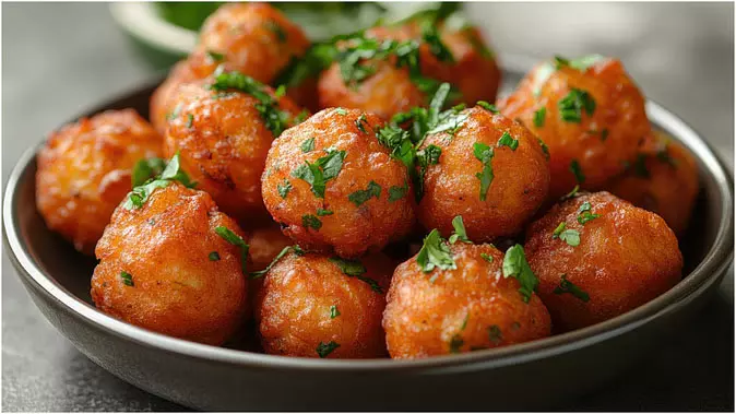 Crispy Tomato Pakora Recipe: आलू-प्याज छोड़िए, इस रेसिपी से बनाएं स्वादिष्ट टमाटर के पकौड़े Crispy Tomato Pakora Recipe: आलू-प्याज छोड़िए, इस रेसिपी से बनाएं स्वादिष्ट टमाटर के पकौड़े
