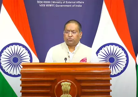 भारतीय नागरिकों को तेहरान छोड़ने की सलाह, इजरायल और ईरान में जंग के बीच भारत ने जारी की नई एडवाइजरी भारतीय नागरिकों को तेहरान छोड़ने की सलाह, इजरायल और ईरान में जंग के बीच भारत ने जारी की नई एडवाइजरी