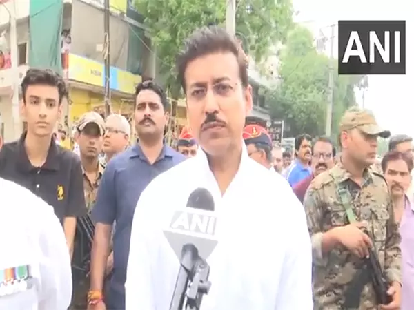 मंत्री राज्यवर्धन राठौर ने लेफ्टिनेंट कर्नल Rajveer Singh Chauhan को श्रद्धांजलि दी मंत्री राज्यवर्धन राठौर ने लेफ्टिनेंट कर्नल Rajveer Singh Chauhan को श्रद्धांजलि दी
