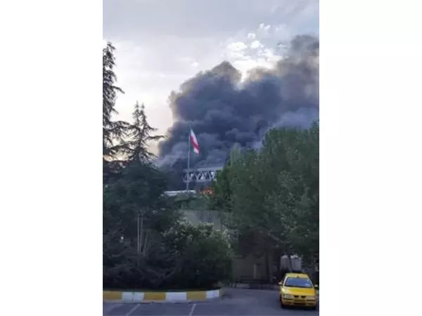 इजराइल-ईरान तनाव के बीच, भारतीय दूतावास ने Tehran में भारतीयों से संपर्क विवरण और स्थान बताने को कहा इजराइल-ईरान तनाव के बीच, भारतीय दूतावास ने Tehran में भारतीयों से संपर्क विवरण और स्थान बताने को कहा