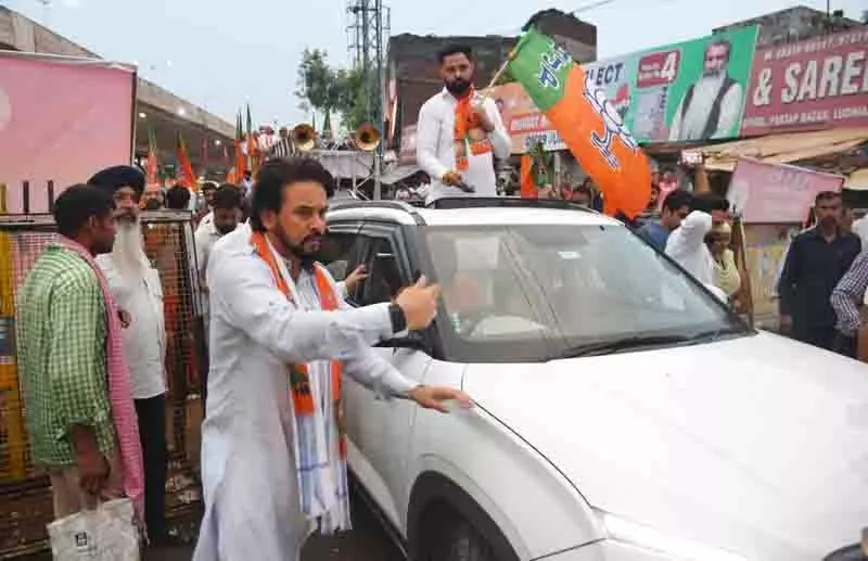 केजरीवाल ने अरोड़ा को बलि का बकरा बनाकर राज्यसभा सांसद बनाया: Anurag Thakur केजरीवाल ने अरोड़ा को बलि का बकरा बनाकर राज्यसभा सांसद बनाया: Anurag Thakur
