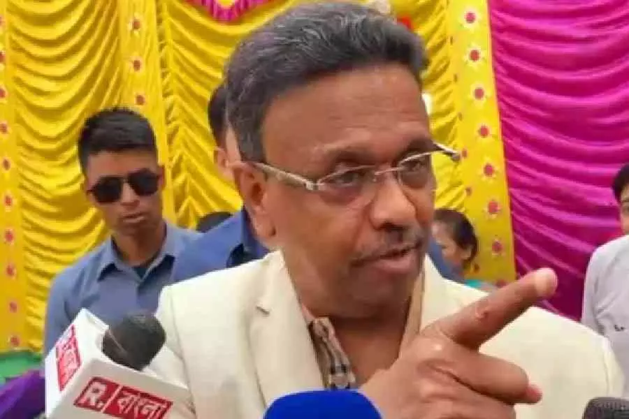 उपचुनाव प्रचार में फिरहाद को Nadia में गुस्साए ग्रामीणों के आक्रोश का सामना करना पड़ा उपचुनाव प्रचार में फिरहाद को Nadia में गुस्साए ग्रामीणों के आक्रोश का सामना करना पड़ा
