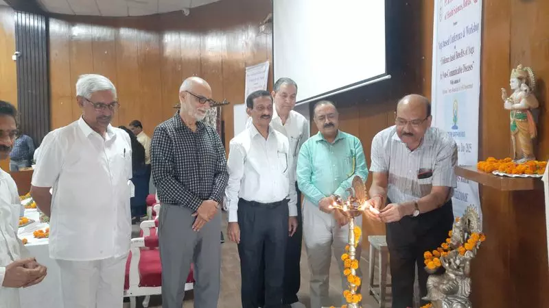 Haryana : डॉक्टरों और छात्रों को स्वस्थ जीवन के लिए योग अपनाने की सलाह दी गई Haryana : डॉक्टरों और छात्रों को स्वस्थ जीवन के लिए योग अपनाने की सलाह दी गई