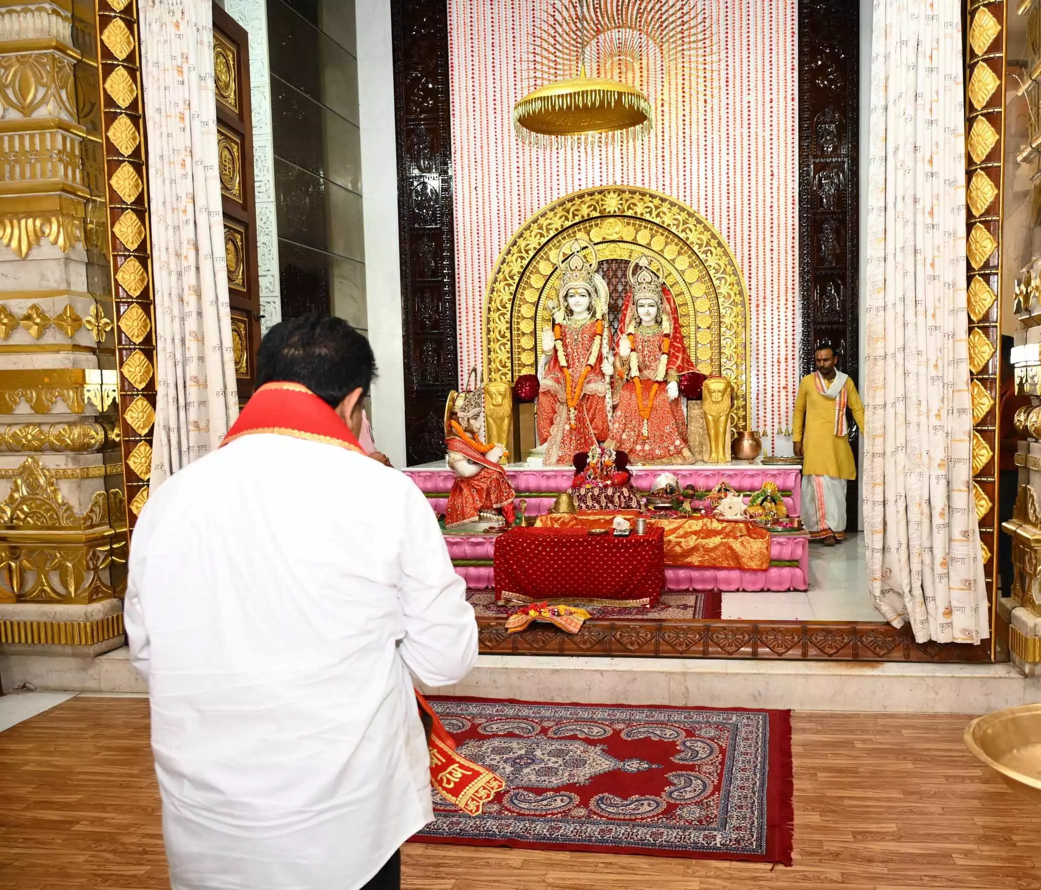 गृहमंत्री विजय शर्मा ने वीआईपी चौक स्थित राम मंदिर में पूजा अर्चना की गृहमंत्री विजय शर्मा ने वीआईपी चौक स्थित राम मंदिर में पूजा अर्चना की