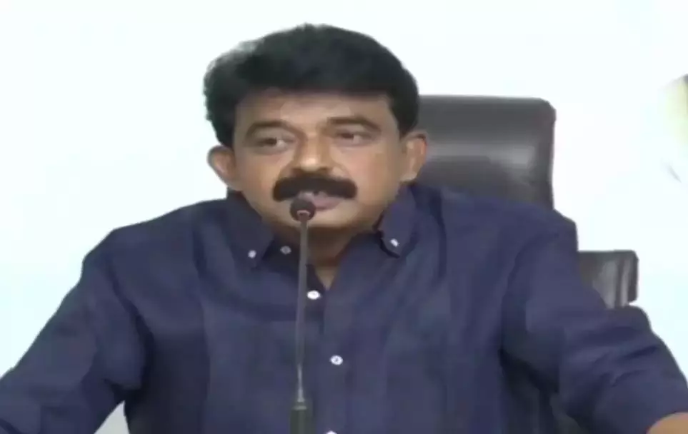 AP: कोर्ट ने पूर्व मंत्री पेरनी के खिलाफ गिरफ्तारी वारंट जारी किया AP: कोर्ट ने पूर्व मंत्री पेरनी के खिलाफ गिरफ्तारी वारंट जारी किया