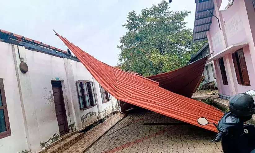 कुमारकोम के निचले इलाके जलमग्न; तूफानी हवाएं, व्यापक क्षति कुमारकोम के निचले इलाके जलमग्न; तूफानी हवाएं, व्यापक क्षति