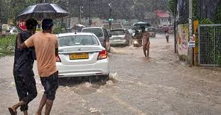 Kerala में बारिश 2 जिलों में ऑरेंज अलर्ट, कासरगोड, कुट्टनाड में सभी शैक्षणिक संस्थानों में छुट्टी Kerala में बारिश 2 जिलों में ऑरेंज अलर्ट, कासरगोड, कुट्टनाड में सभी शैक्षणिक संस्थानों में छुट्टी