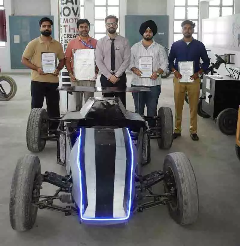 CT Group के छात्रों द्वारा विकसित उच्च प्रदर्शन वाली ऑफ-रोड स्पोर्ट्स बग्गी CT Group के छात्रों द्वारा विकसित उच्च प्रदर्शन वाली ऑफ-रोड स्पोर्ट्स बग्गी