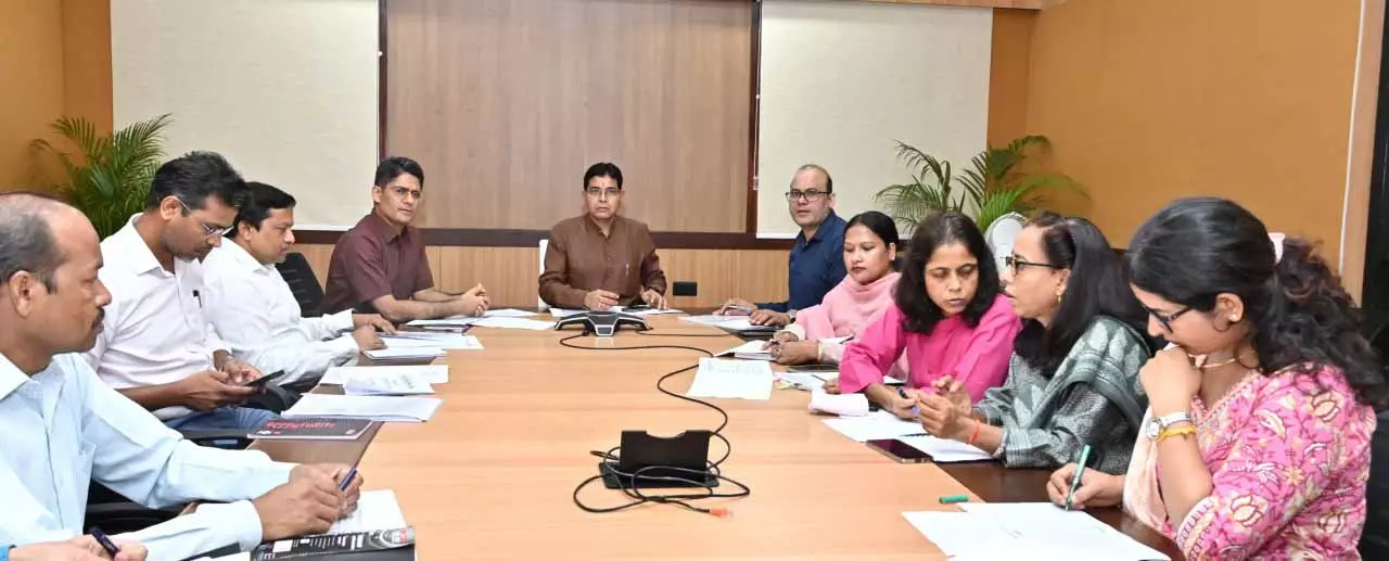 राजस्व मंत्री टंकराम वर्मा ने ली विभागीय बैठक राजस्व मंत्री टंकराम वर्मा ने ली विभागीय बैठक