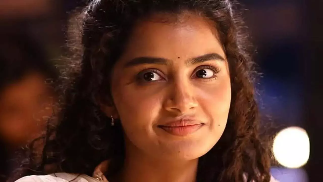 Anupama Parameswaran ने मलयालम सिनेमा से 4 साल के अंतराल पर तोड़ी चुप्पी Anupama Parameswaran ने मलयालम सिनेमा से 4 साल के अंतराल पर तोड़ी चुप्पी