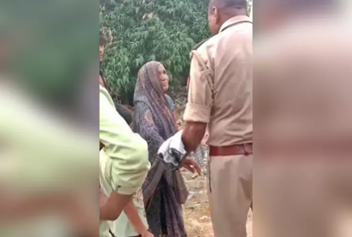बुजुर्ग महिला को दी उसके नाती के एनकाउंटर करने की धमकी, दारोगा पर बड़ा एक्शन बुजुर्ग महिला को दी उसके नाती के एनकाउंटर करने की धमकी, दारोगा पर बड़ा एक्शन