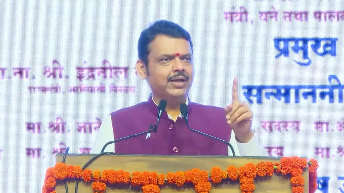 Maharashtra: सीएम ने पालघर में आदिवासी समुदायों के लिए धरती आबा लोकसहभाग अभियान शुरू किया Maharashtra: सीएम ने पालघर में आदिवासी समुदायों के लिए धरती आबा लोकसहभाग अभियान शुरू किया