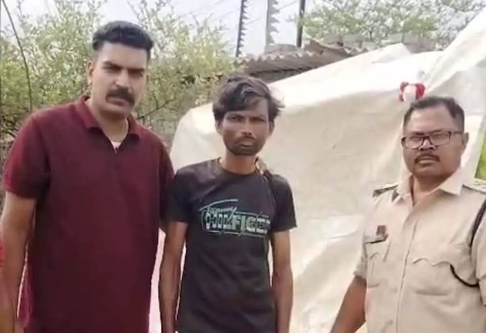 रावाभाठा में शराब बेचते निगरानी बदमाश गिरफ्तार रावाभाठा में शराब बेचते निगरानी बदमाश गिरफ्तार